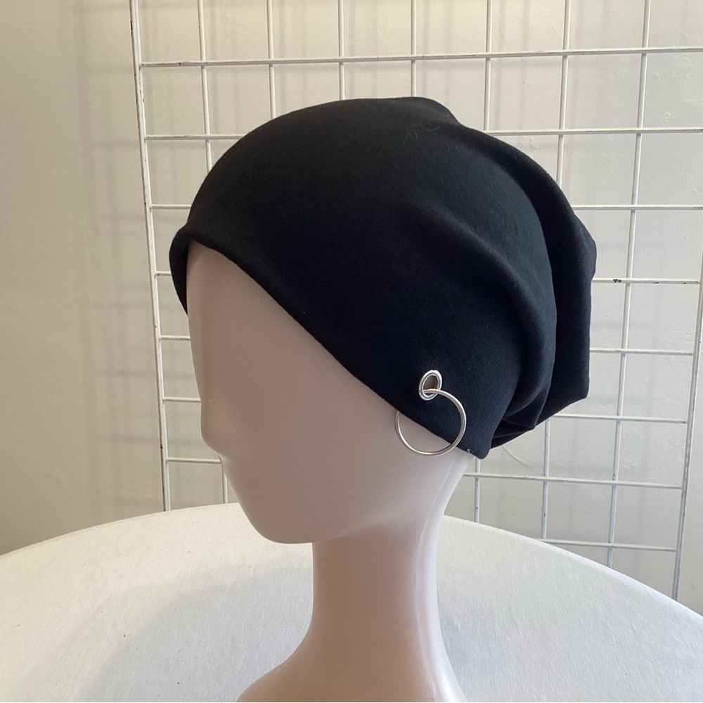 Slouchy Black Beanie With Ring